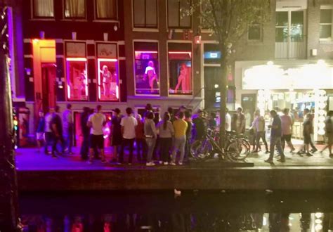 5 Tips for Exploring Amsterdam's Nude Art Scene